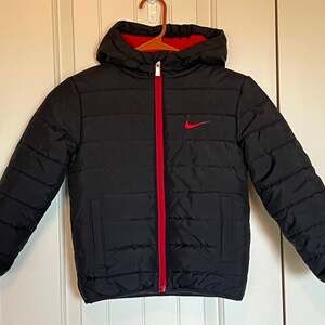 Nike Boys Black/Red Full-Zip Hooded Fleece Lined Puffer Jacket Size
